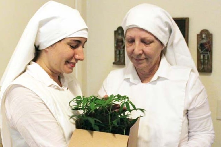 “Monjas” en Merced (California) luchan por mantener su negocio de productos de marihuana