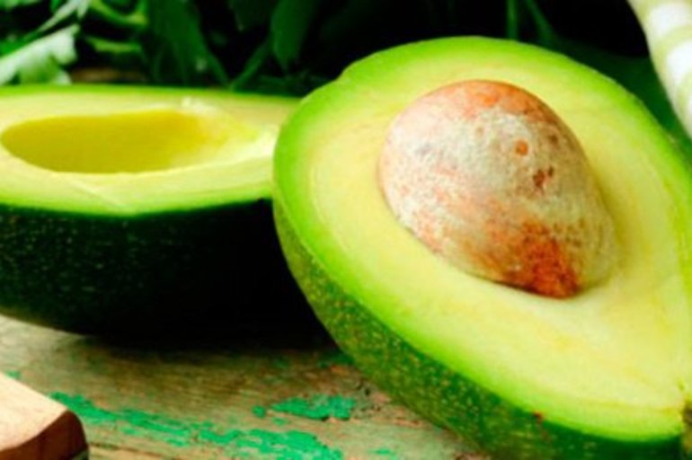 7 razones por las que no debes tirar las semillas de aguacate nunca más