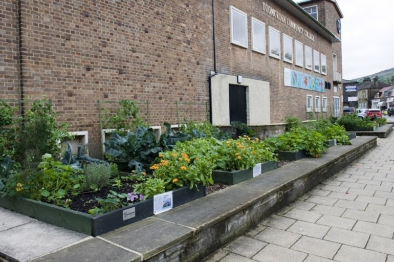 Un pueblo-huerta británico regala frutas y verduras a sus vecinos y visitantes