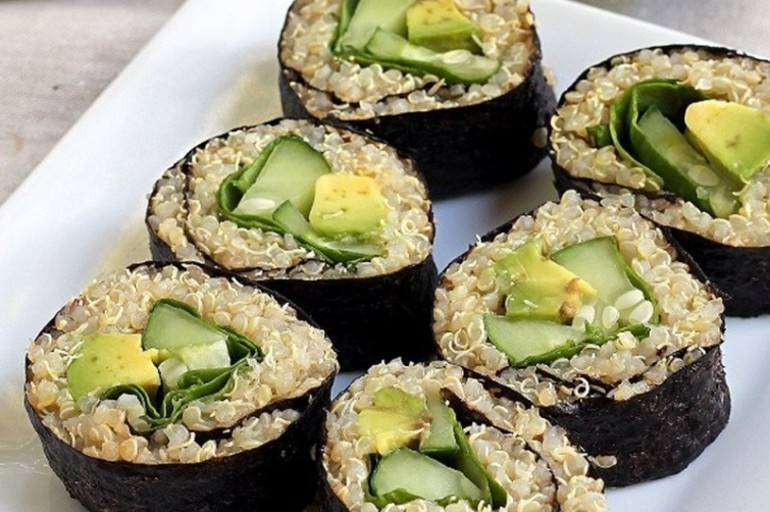 Sushi de aguacate y quinoa
