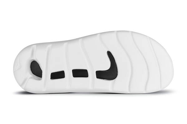 Large 129556 groovesportwmswhtblk sole