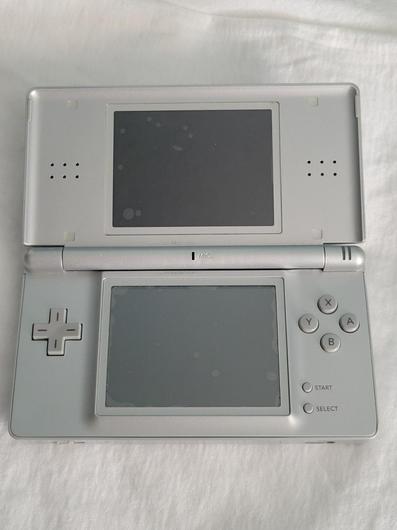 Metallic Silver Nintendo DS Lite photo
