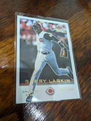 Barry Larkin #105 Baseball Cards 2001 Fleer Focus Prices