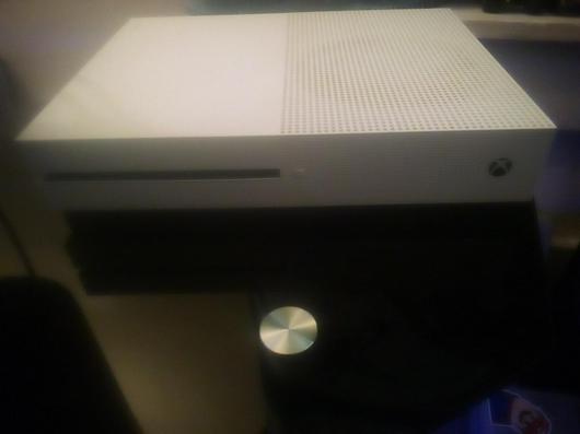 Xbox One S 500 GB White Console photo