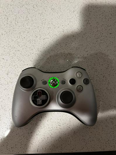 Silver Xbox 360 Wireless Controller photo