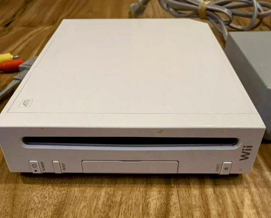 White Nintendo Wii System photo