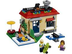 LEGO Set | Modular Poolside Holiday LEGO Creator