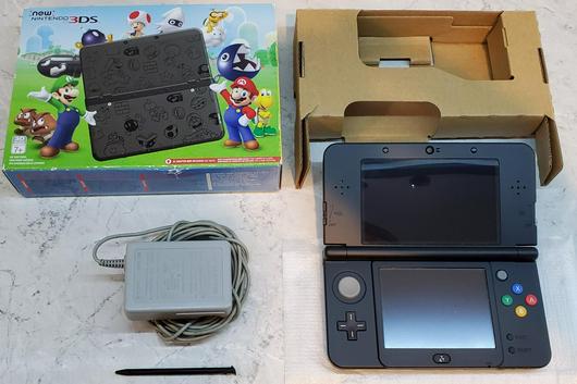 New Nintendo 3DS Super Mario Black Edition photo