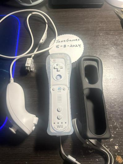 White Wii Remote MotionPlus Bundle photo