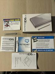 Box-Front | Metallic Silver Nintendo DS Lite Nintendo DS