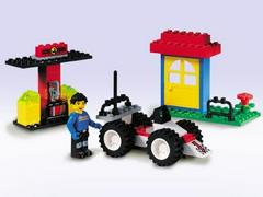 LEGO Set | Max's Pitstop LEGO Creator
