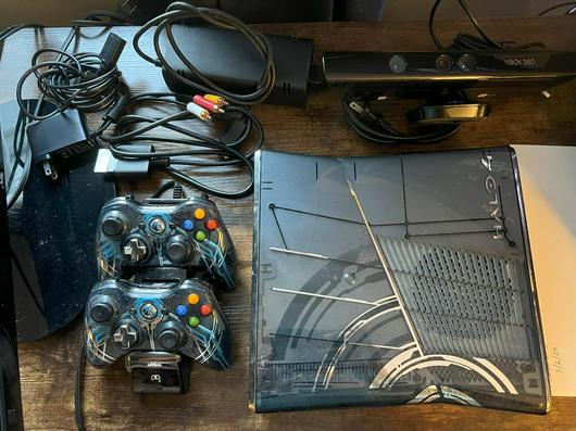 Halo 4 Limited Edition 320GB Blue Console photo