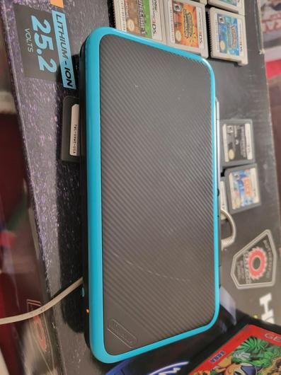 New Nintendo 2DS XL Black + Turquoise photo