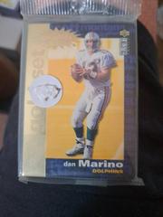 Dan Marino [Crash the Game Gold] #C1 Football Cards 1995 Collector's Choice Crash the Game Prices