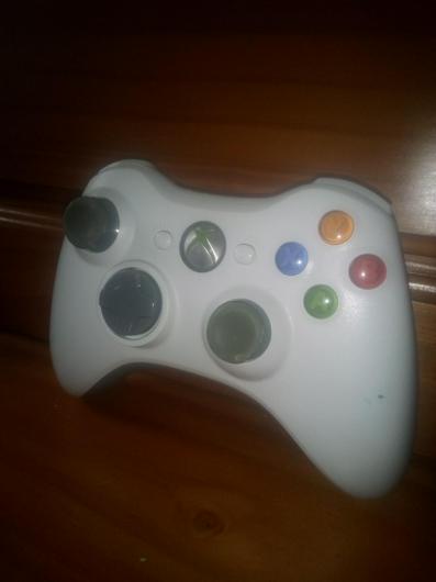White Xbox 360 Wireless Controller photo