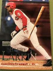 Barry Larkin Baseball Cards 2000 Skybox Prices
