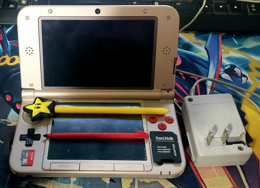Nintendo 3DS XL Retro NES Edition photo