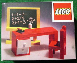 Blackboard and School Desk #291 LEGO Homemaker