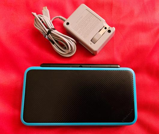 New Nintendo 2DS XL Black & Turquoise photo