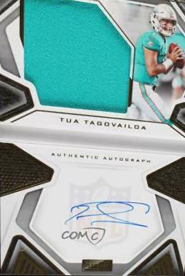 Tua Tagovailoa [Jersey Autograph Gold] #202 Football Cards 2020 Panini Playbook