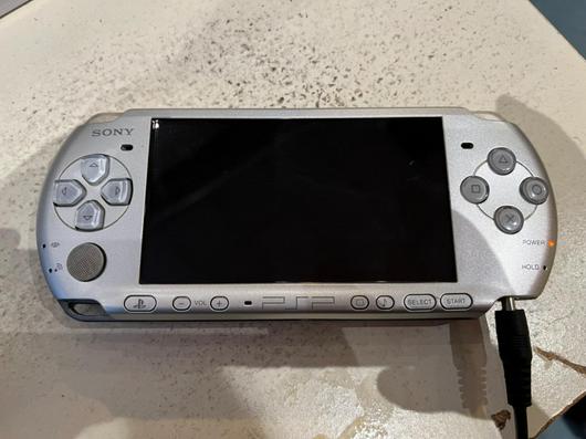 PSP 3000 Mystic Silver photo