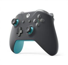 Front Right | Xbox One Grey & Blue Controller Xbox One