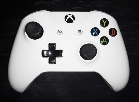 Xbox One White Wireless Controller photo