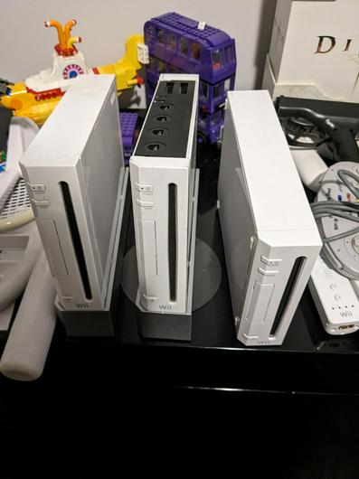 White Nintendo Wii System photo