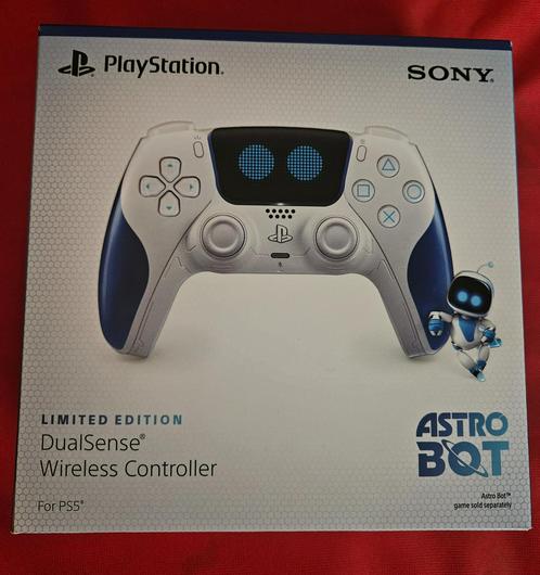 DualSense Wireless Controller [Astro Bot Limited Edition] photo