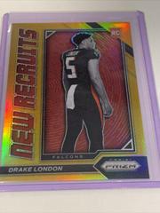 Drake London [Gold] Football Cards 2022 Panini Prizm New Recruits Prices