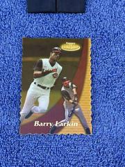 Barry Larkin [Class 3 Gold] #33 Baseball Cards 2000 Topps Gold Label Prices