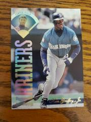 Ken Griffey Jr. #211 Baseball Cards 1995 Leaf Prices