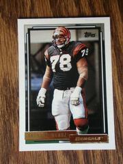 Anthony Munoz #380 Football Cards 1992 Topps Gold Prices
