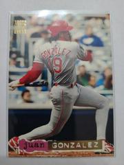 Juan Gonzalez [Superstar Sampler] #568 Baseball Cards 1994 Stadium Club Prices