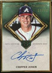 Chipper Jones [Emerald] #GOG-CJ Baseball Cards 2023 Topps Gilded Collection Gallery of Gold Autographs Prices