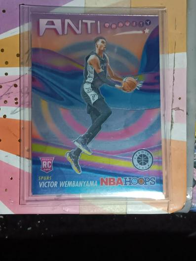 Victor Wembanyama [Silver Prizm] #5 photo