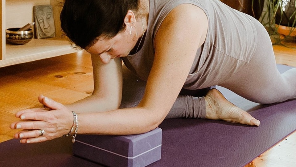 ONLINE MINDFUL MOVE & RESTORE: 10 CLASS PASS