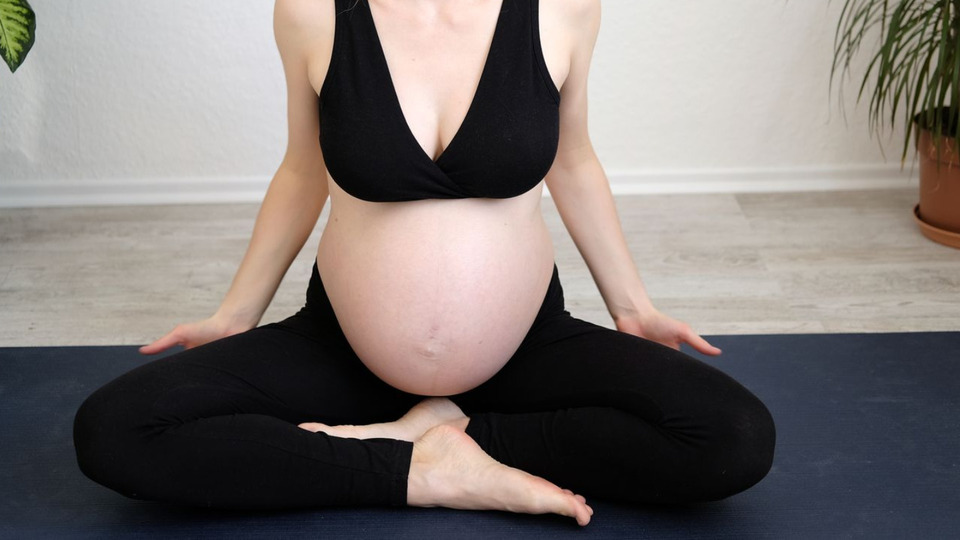 Prenatal/Postnatal/Mama & Me Yoga: 4-Class Pack