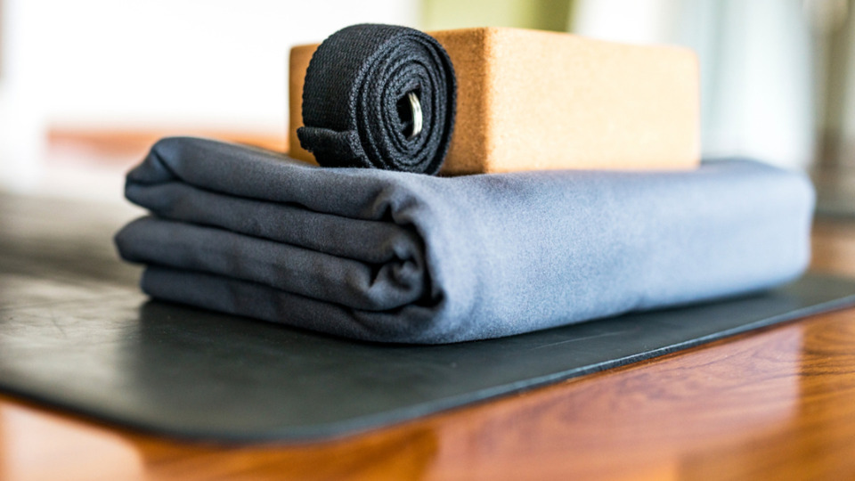 5 class pass, 70 min. Physio-led Vinyasa Yoga on Zoom