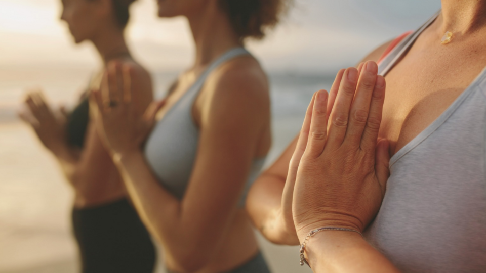 Yoga au coucher du soleil
