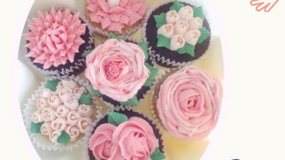 Buttercream Blooms - Floral Cupcake Decorating