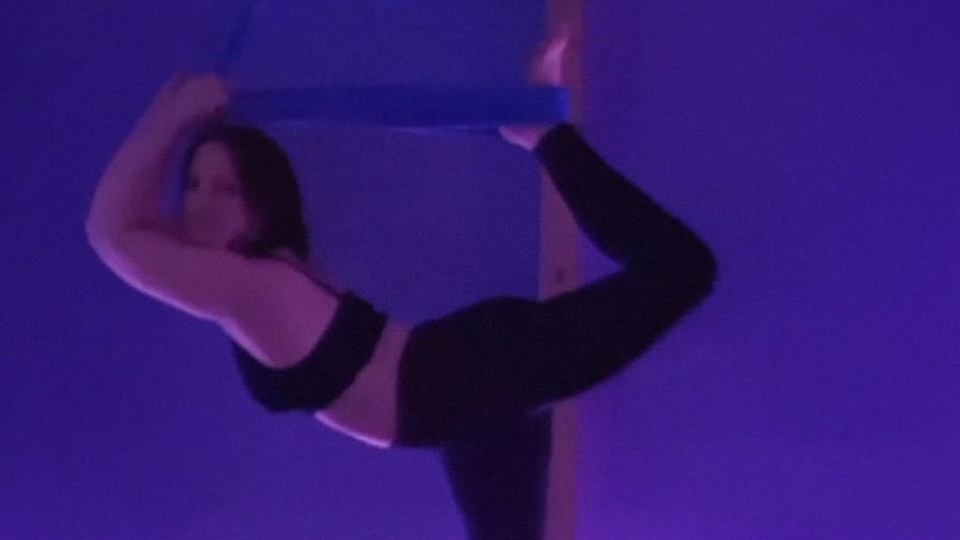 Aerial Yoga: Flexibility (No experience needed)